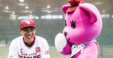 楽天イーグルス・嶋基宏選手にモモが聞く、ピンクリボンへの想い